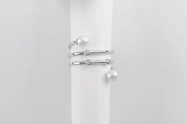 feiner Ring in Sterlingsilber rhodiniert