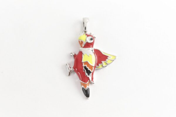 ein Anhänger in Sterlingsilber mit Lackfarben