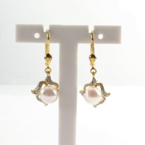 wunderschöne Ohrhänger mit SWZ Perle und Diamanten