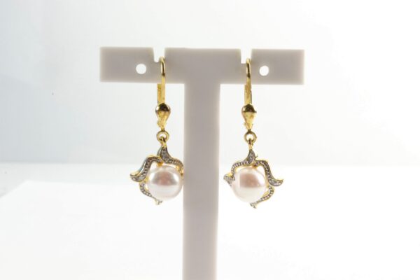 wunderschöne Ohrhänger mit SWZ Perle und Diamanten