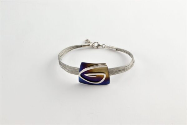 ein sehr modernes Armband mit Titan und Edelstahl – Bild 2