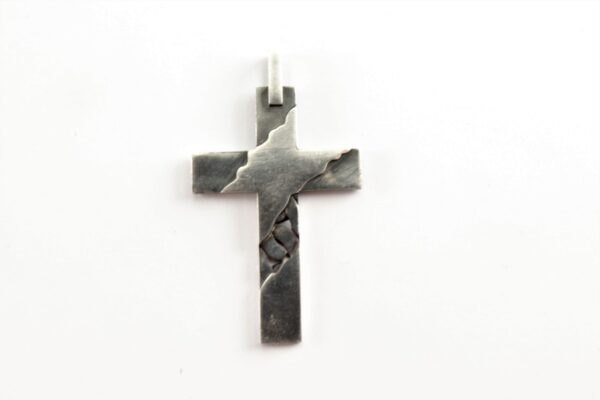 ein sehr schönes Kreuz in Sterlingsilber