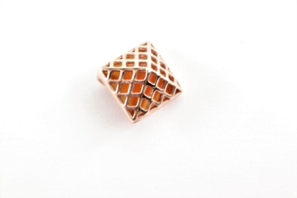 Anhänger in Silber vergoldet mit rotem Onyx