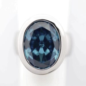 Ring Sterlingsilber rhodiniert mit blauem Zirkonia