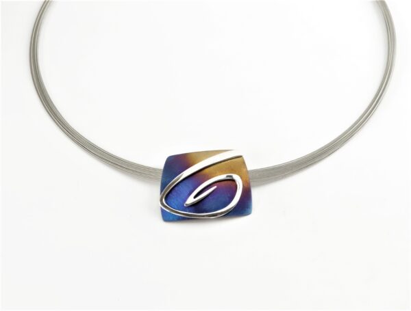 wunderschönes Collier mit Titan