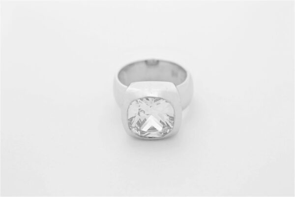 massiver Ring Sterlingsilber rhodiniert mit Zirkonia