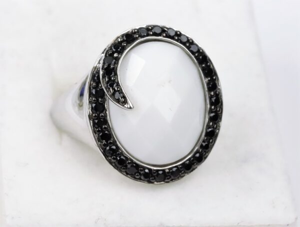 Ring Sterlingsilber rhodiniert mit weißem Achat