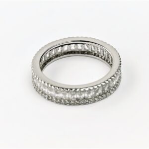 Ring in Sterlingsilber rhodiniert mit klaren Zirkonia