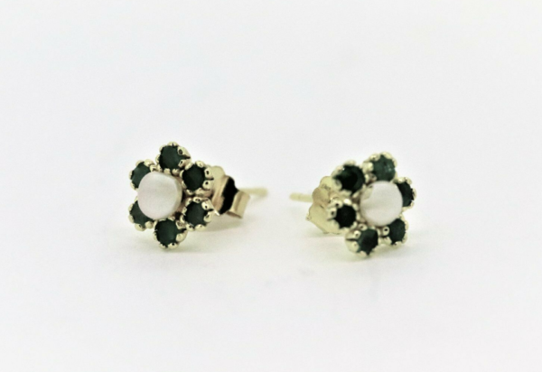 Kleine Blumen - Ohrstecker 375 Gold ( 9 Karat ) mit Smaragd und Süßwasserperle