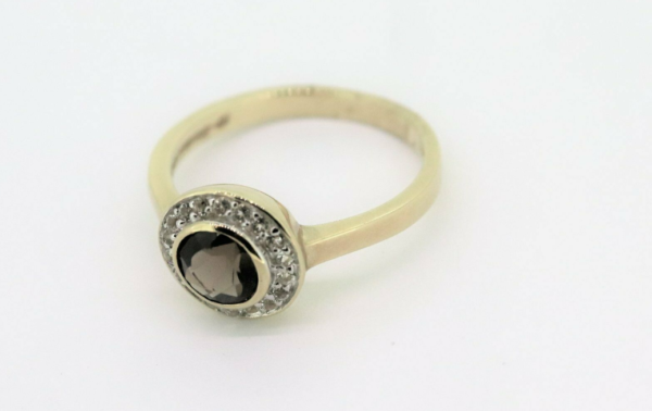 Ein Rauchquarz Ring umringt mit Zirkonia – Bild 2
