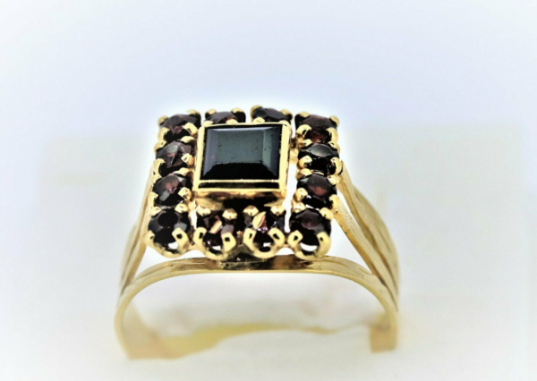 sehr anspruchsvoller Ring