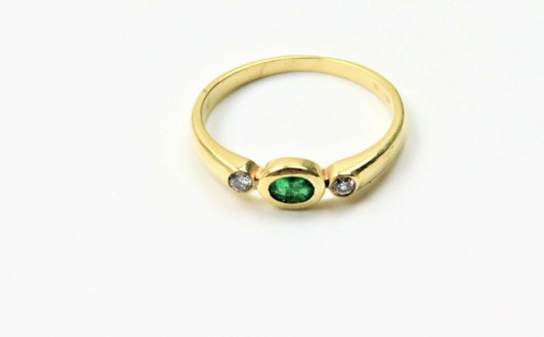 Ring mit 0,05 Carat Diamant und Smaragd.