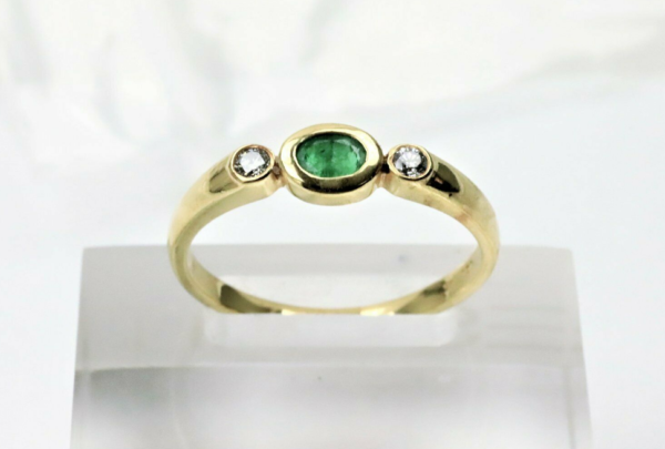 Ring mit 0,05 Carat Diamant und Smaragd. – Bild 2