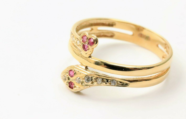 Sehr fein geschnittener Ring mit 375 Gold ( 9 Karat ) – Bild 2