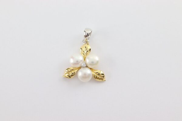 Anhänger mit Muschelkernperle und Zirkonia  in Sterlingsilber