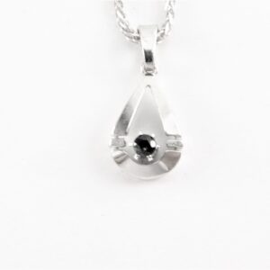 sehr feines Collier in Sterlingsilber mit Saphir