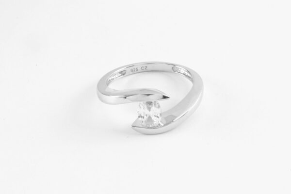 sehr schöner Ring in Sterlingsilber mit Zirkonia – Bild 4
