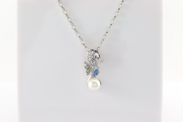 ein Seepferdchen als Collier in Sterlingsilber rhodiniert