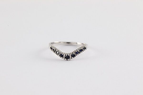 wunderschöner Ring in Sterlingsilber mit Saphiren