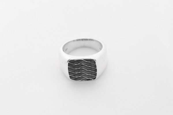 sehr schöner Herrenring in Sterlingsilber rhodiniert