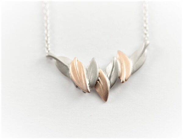 sehr feines Collier in Sterlingsilber rhodiniert