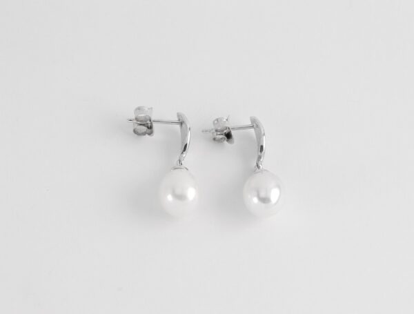 feine Ohrringe in Sterlingsilber mit einer Perle