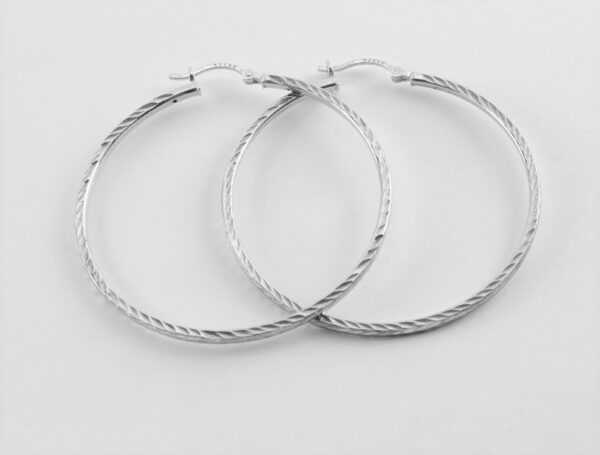 Große Creolen in Sterlingsilber mit schönem Designe – Bild 5