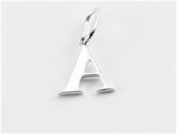Der Buchstabe " A " als Collier mit feiner Kette – Bild 4