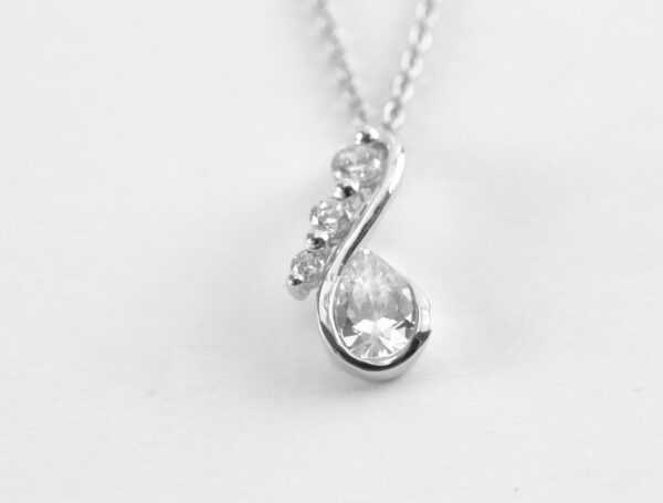 kleines, aber sehr feines Collier in Sterlingsilber
