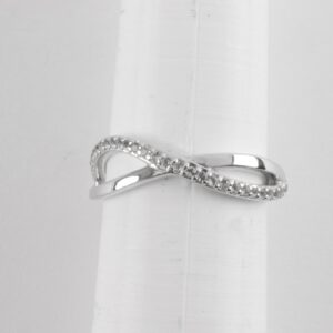 Sehr schöne Ring in Sterlingsilber mit Zirkonia