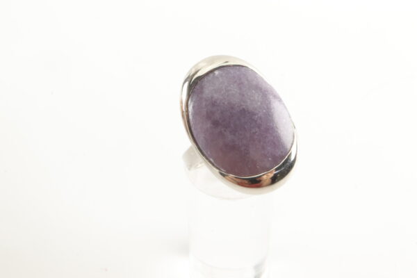 feiner Ring in Sterlingsilber rhodiniert mit Sugelith – Bild 2