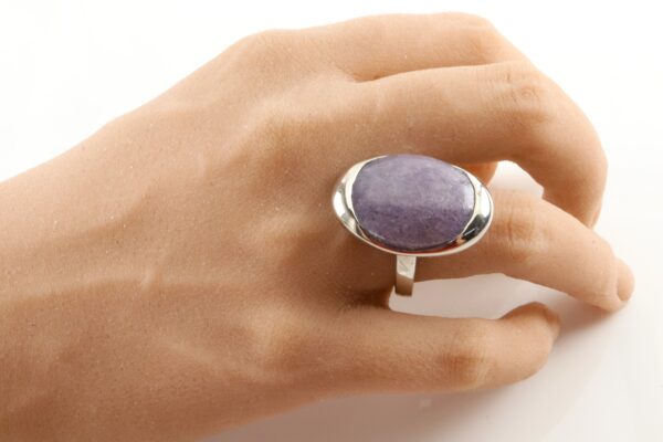 feiner Ring in Sterlingsilber rhodiniert mit Sugelith – Bild 7