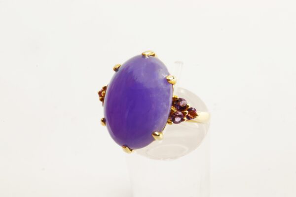 sehr schöner Ring mit lila Jade und Amethyst