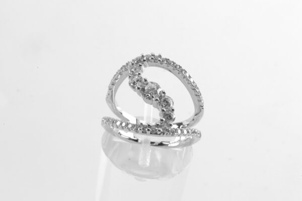 feiner Ring in Sterlingsilber mit Zirkonia