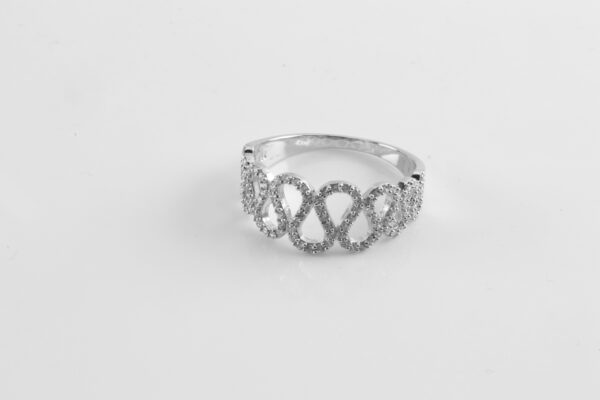 feiner Ring in Sterlingsilber mit Zirkonia