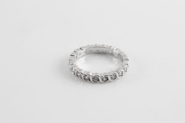 sehr schöner Ring in Sterlingsilber mit Zirkonia