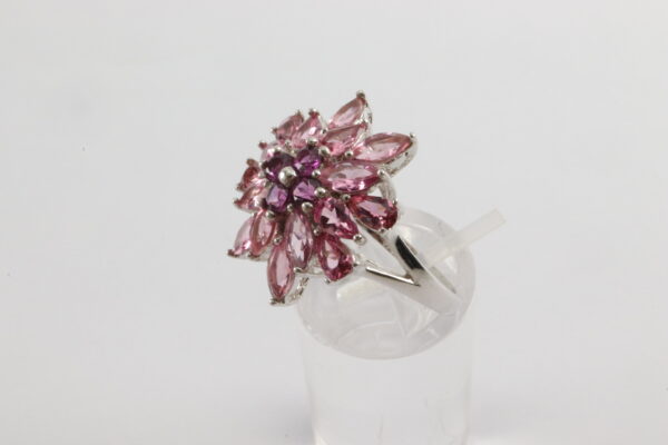 ein Schmuckstück dieser Ring in Sterlingsilber mit pink Turmalin