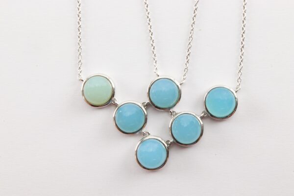 schönes Collier in Sterlingsilber mit Calcedon