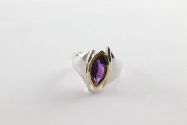ein besonderer Ring in Sterlingsilber rhodiniert