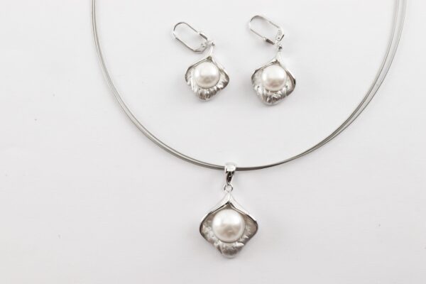 ein besonderes Schmuckset in Sterlingsilber mit Perle