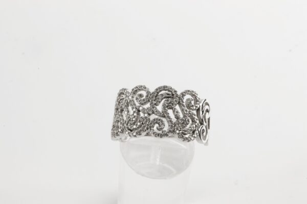verspielter Ring in Sterlingsilber mit Zirkonia