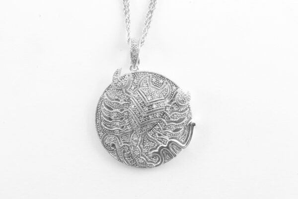 ausgefallener Anhänger mit Diamanten  und Kette