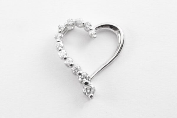 kleines Herz in Sterlingsilber mit Zirkonia
