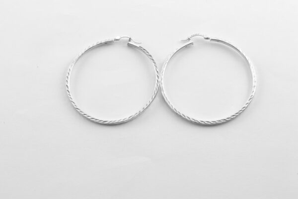große Creolen in Sterlingsilber mit Streifen Designe – Bild 2