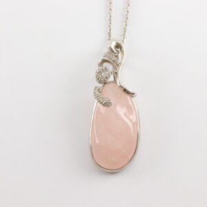 Collier in Sterlingsilber mit Rosenquarz