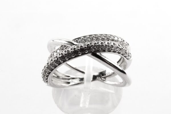 sehr schöner Ring in Sterlingsilber mit Zirkonia