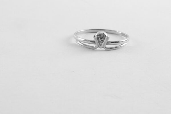 feiner Ring in Weißgold mit einem Diamant – Bild 2