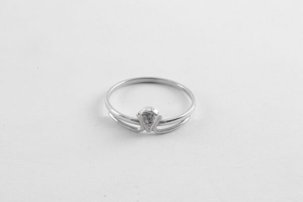 feiner Ring in Weißgold mit einem Diamant – Bild 5