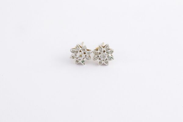 kleine Ohrstecker Blume in Gelbgold mit Diamanten – Bild 3