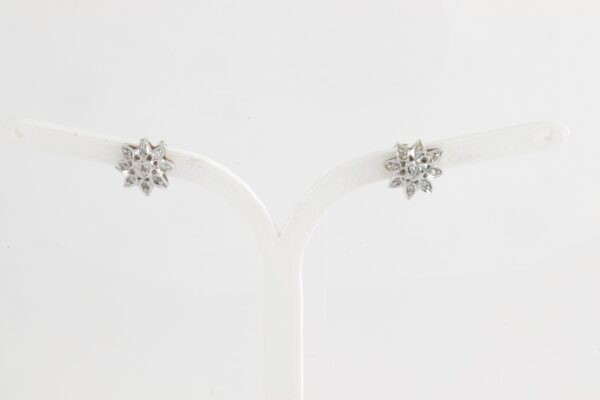kleine Ohrstecker Blume in Gelbgold mit Diamanten